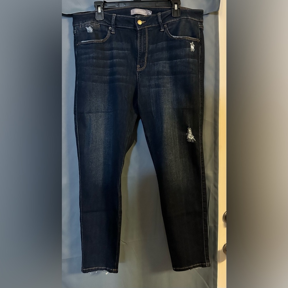 Women’s jeans new never worn size 16